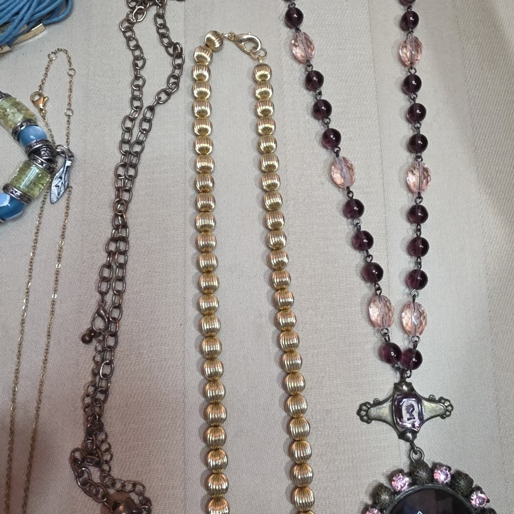 19 PIECE LOT OF JEWELRY KEEP OR RESELL ALL IN EXCELLENT CONDITION - Picture 8 of 10